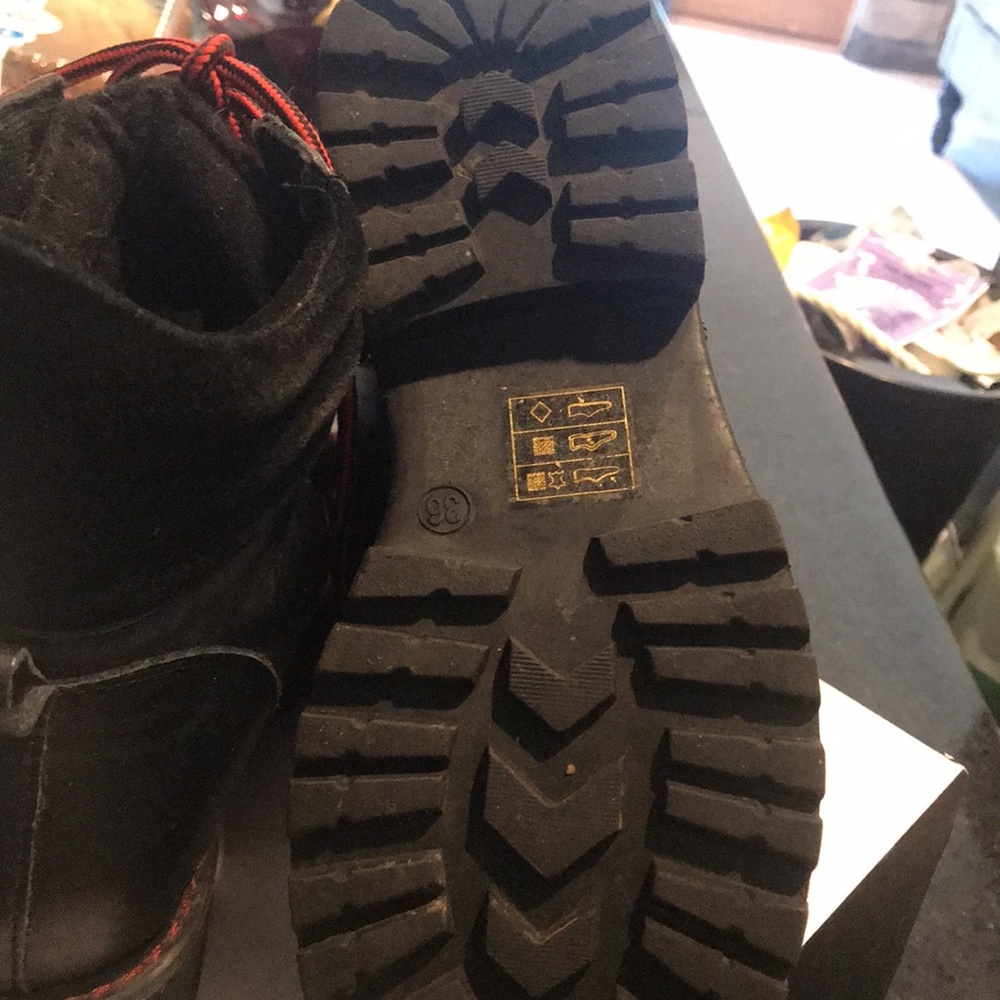 Black combat boots with red trim - Picture 4 of 5